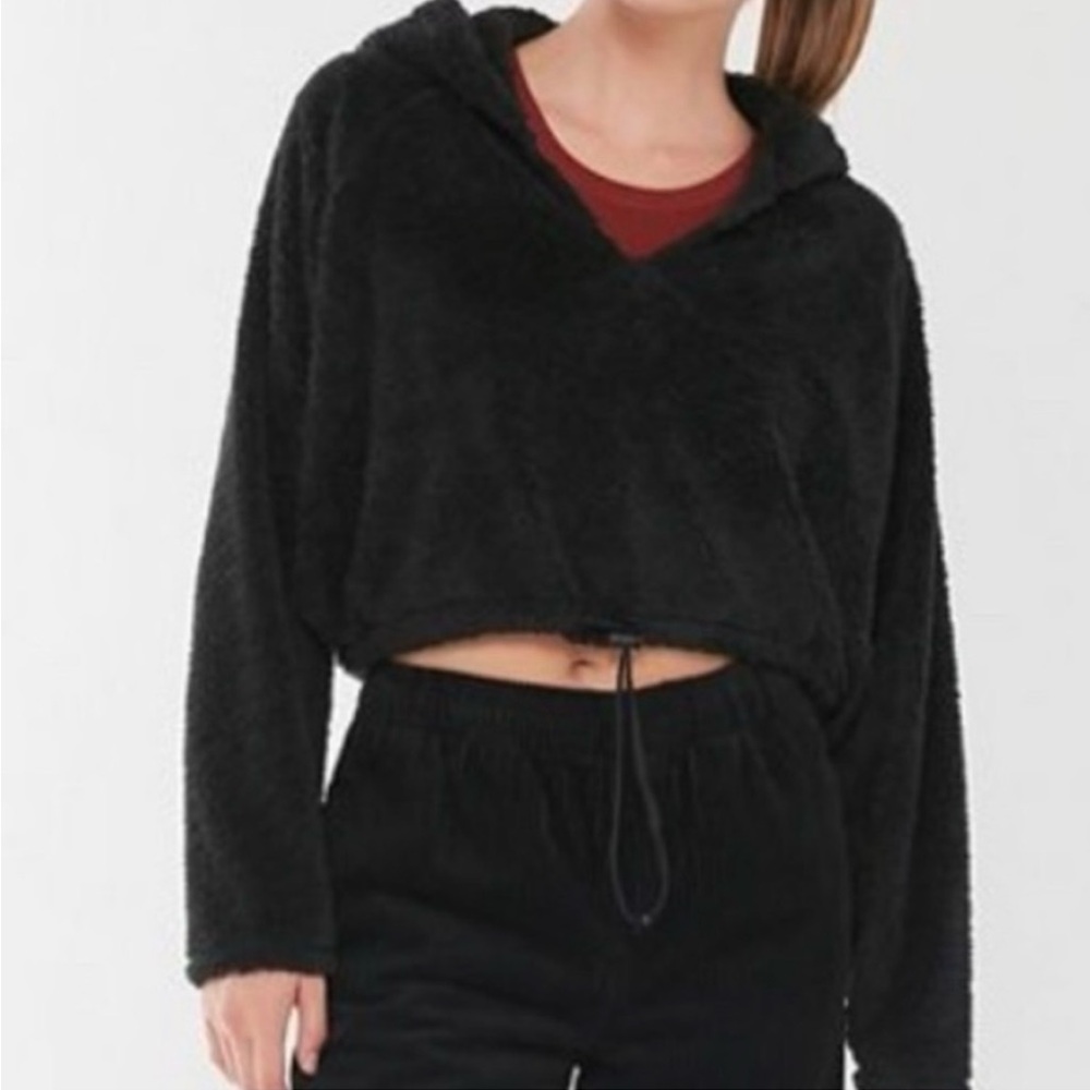 Urban Outfitters
Fleece Hoodie Small Oversized
Cropped Sherpa Teddy Bear Black